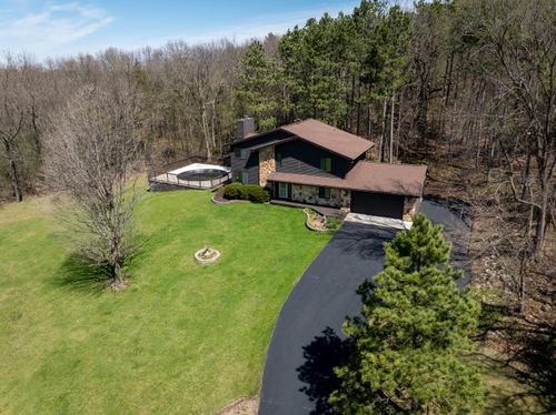 S46W35820 Meadows Dr, Dousman, WI, 53118-9521 | Card Image