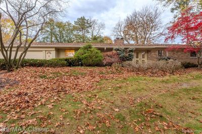 4640 Pickering Road, Home with 4 bedrooms, 3 bathrooms and null parking in Bloomfield Twp MI | Image 1