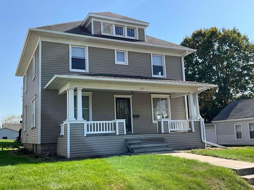 217 S Walnut St, West Union, IA, 52175-1527 | Card Image