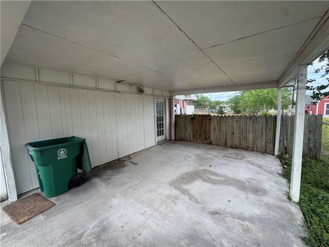 303 E Soyars Ave, House other with 3 bedrooms, 2 bathrooms and 4 parking in Orange Grove TX | Image 5