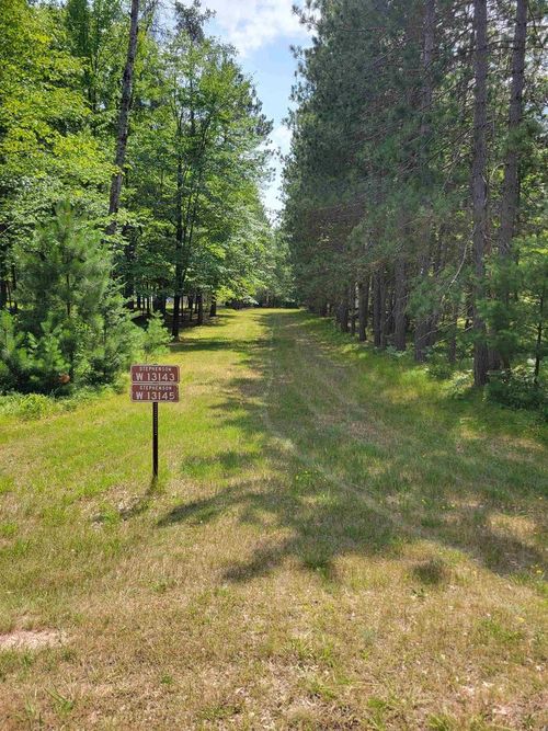 W13143 Parkway Road, Stephenson, WI, 54104 | Card Image