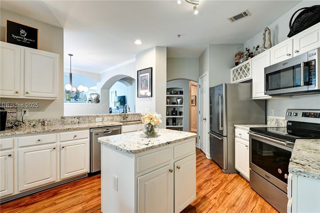 APT-1720 - 4 Indigo Run Dr, Condo with 2 bedrooms, 2 bathrooms and null parking in Hilton Head Island SC | Image 6