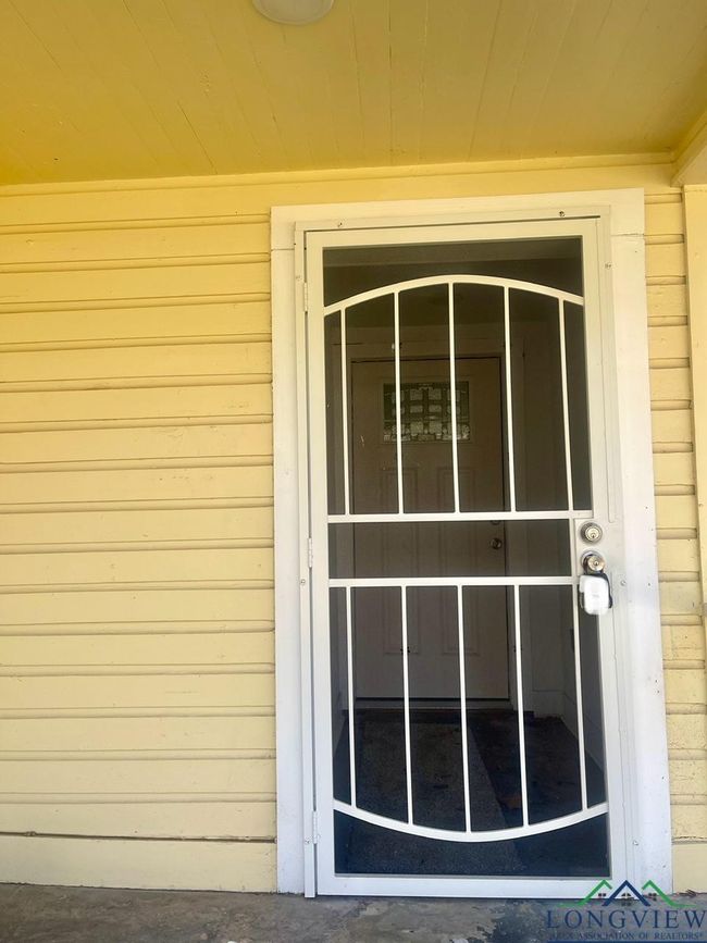 338 E Peters St, House other with 3 bedrooms, 2 bathrooms and null parking in De Kalb TX | Image 8