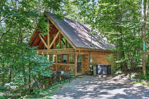 2029 Beach Front Drive, Sevierville, TN, 37876 | Card Image