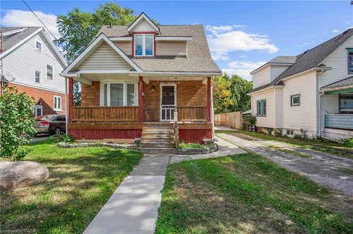 {{alt}} | Card Image