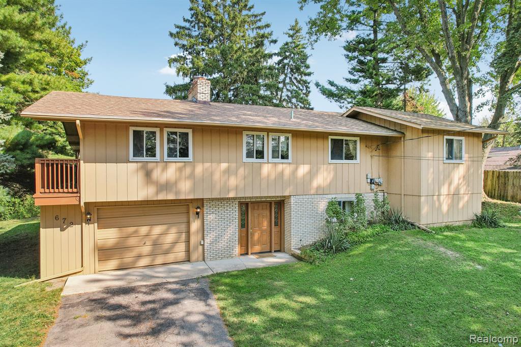 Decker Rd, Walled Lake, MI 48390