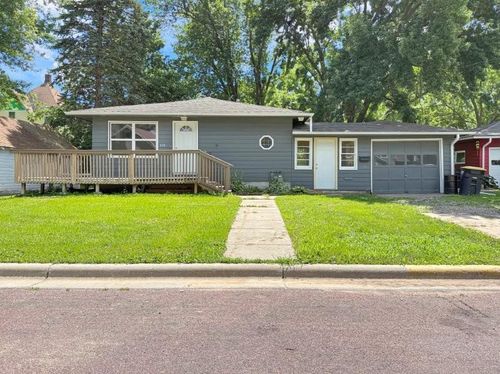 415 W 4th St, Blue Earth, MN, 56013-1255 | Card Image