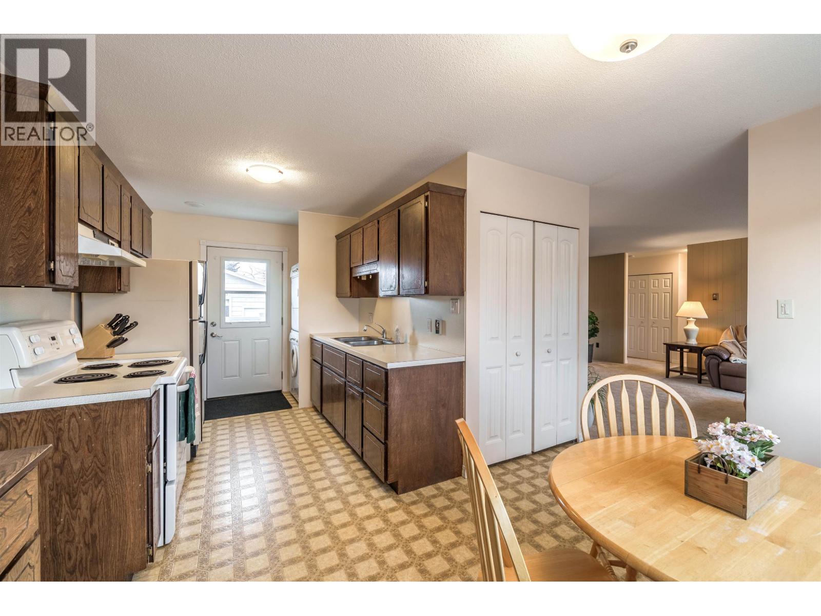 Residential in 100 Mile House 4