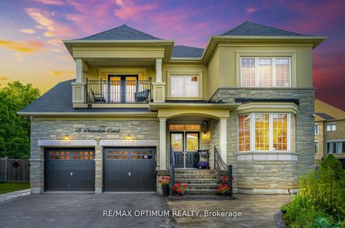 18 Deanston Crt, Brampton, ON, L6X2Z7 | Card Image