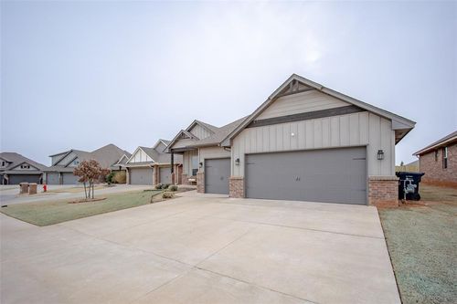 18644 Groveton Blvd, Edmond, OK, 73012-6927 | Card Image