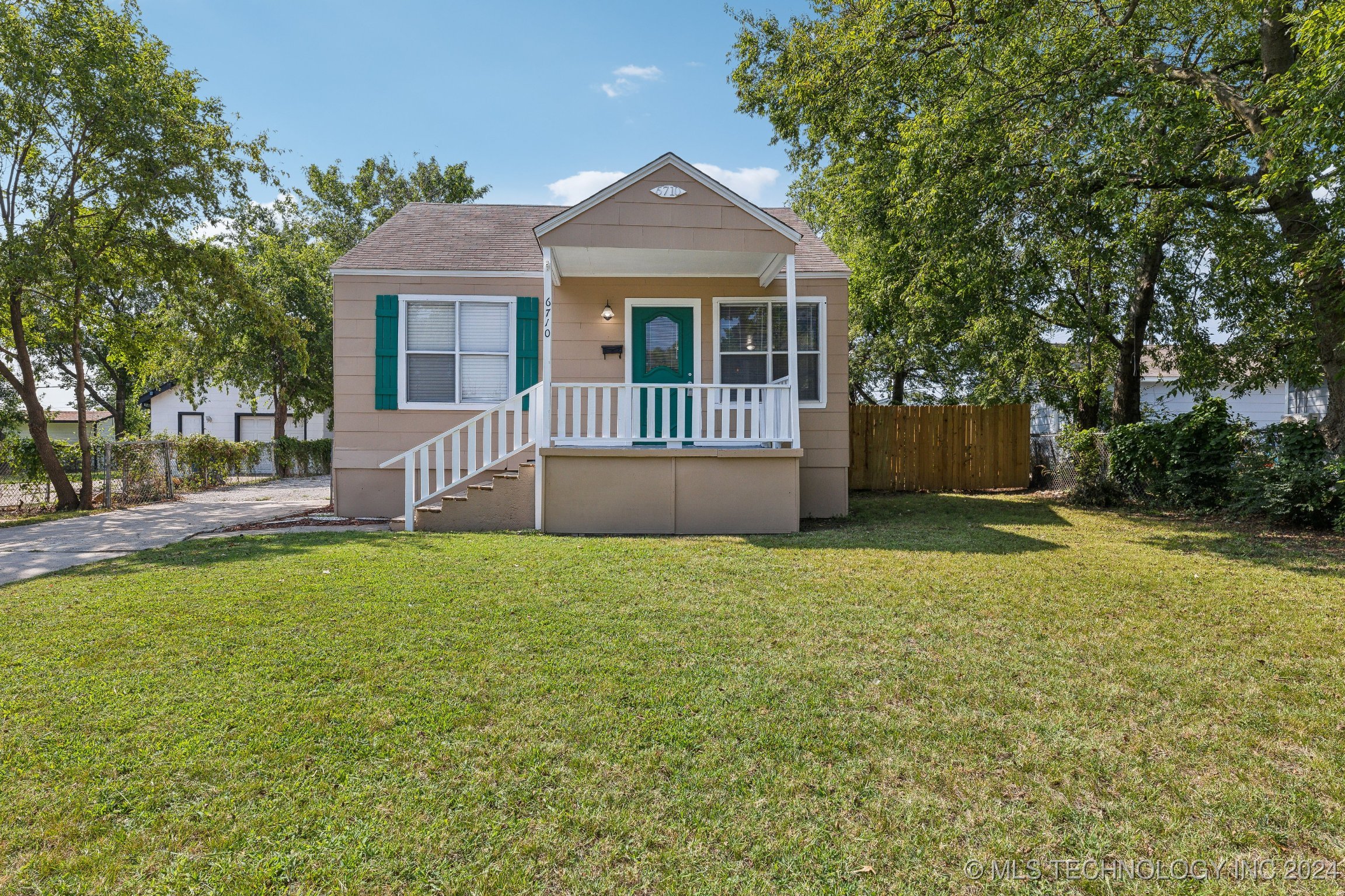 8th St, Tulsa, OK 74112