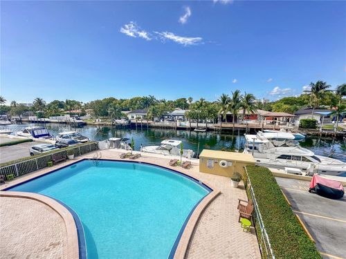 apt-305-2000 Ne 135th St, North Miami, FL, 33181-2101 | Card Image