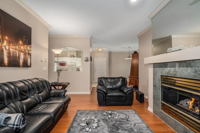 109 - 10320 156 Street, Condo with 1 bedrooms, 1 bathrooms and 1 parking in Surrey BC | Image 3