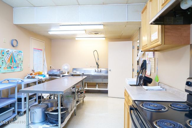 Kitchen | Image 12