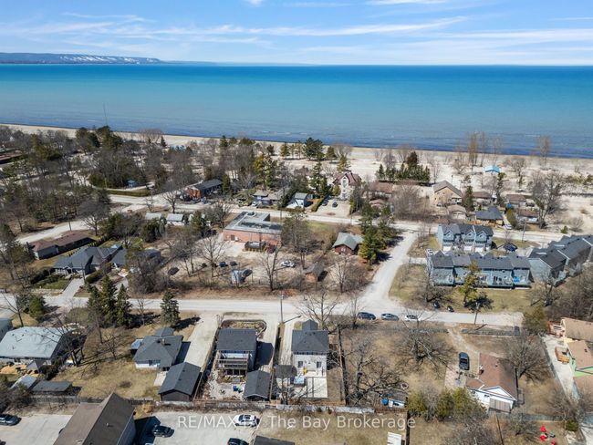 15 Baker St, House other with 4 bedrooms, 2 bathrooms and 4 parking in Wasaga Beach ON | Image 34