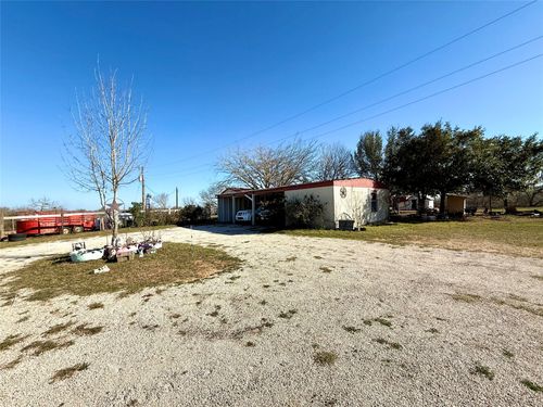 685 Fox Ln, Lockhart, TX, 78644-4151 | Card Image