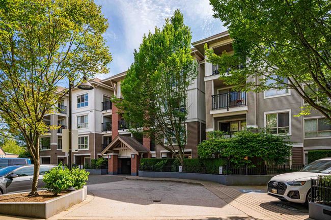 b202 - 8929 202 Street, Condo with 1 bedrooms, 1 bathrooms and 1 parking in Langley BC | Image 2