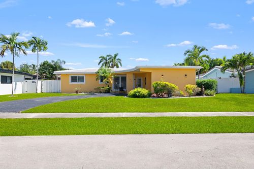 2144 Ne 61st Ct, Fort Lauderdale, FL, 33308-2132 | Card Image
