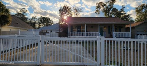 1074 Wilson Ave, Calabash, NC, 28467-2942 | Card Image