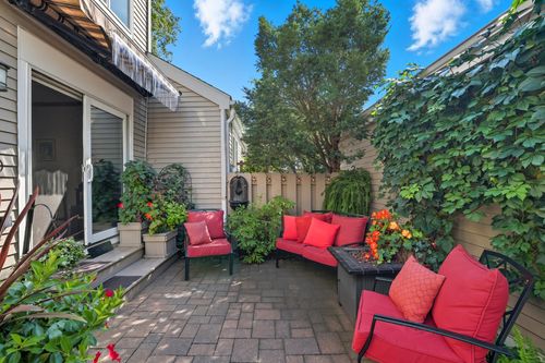 1115 Edgcumbe Rd, Saint Paul, MN, 55105-2831 | Card Image