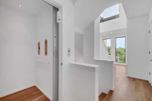 541 Little Channing Way, Nashville, TN, 37212-2549 | Card Image