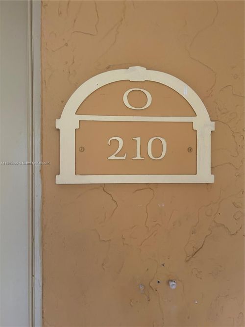 apt-o210-17911 Nw 68th Ave, Hialeah, FL, 33015-3931 | Card Image