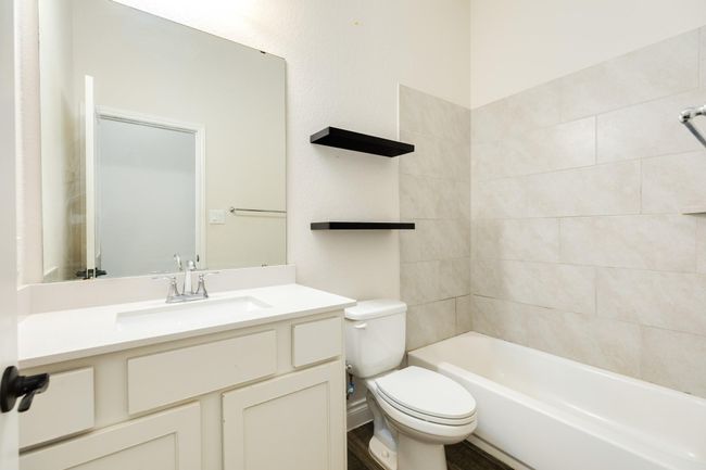 The secondary bathroom is shared by the two front bedrooms. | Image 11