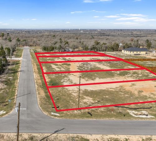 362 La Selva Dr, Elgin, TX, 78621-2766 | Card Image