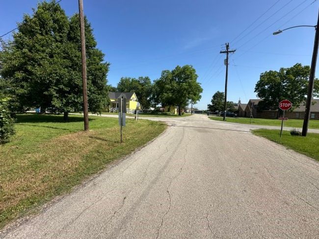 202 Mill St, House other with 4 bedrooms, 2 bathrooms and null parking in Valley View TX | Image 5