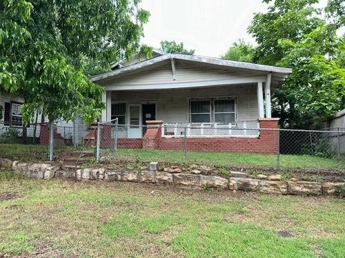 805 Cedar St, PERRY, OK, 73077-6422 | Card Image