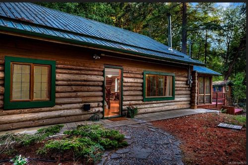 135 Fairway Dr, Salt Spring Island, BC, V8K1M6 | Card Image