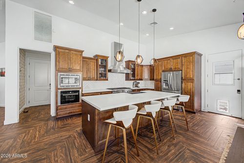 9098 E Ludlow Dr, Scottsdale, AZ, 85260-7055 | Card Image