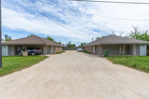 b-138 Nolan St, Tye, TX, 79563-2332 | Card Image
