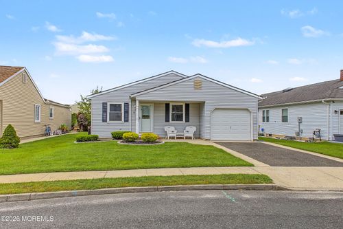 28 Prince Charles Dr, Toms River, NJ, 08757-6568 | Card Image