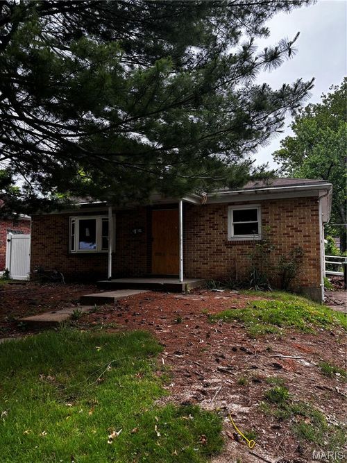 8409 Braddock Dr, Saint Louis, MO, 63132-2601 | Card Image