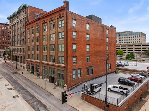210-700 Broadway Blvd, Kansas City, MO, 64105-1505 | Card Image