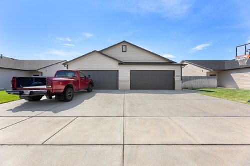 12049 / 12051 W Shadow Lakes St, Maize, KS, 67205-5261 | Card Image