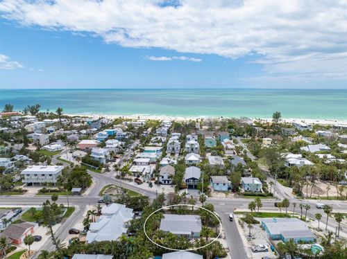 8105 Gulf Dr, HOLMES BEACH, FL, 34217-1061 | Card Image