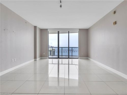2905-3000 Oasis Grand Blvd, FORT MYERS, FL, 33916-1645 | Card Image