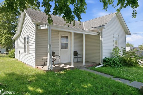 152 S Walnut St, Avoca, IA, 51521-3545 | Card Image