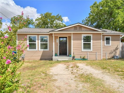 504 W 2nd St, Elgin, TX, 78621-2132 | Card Image