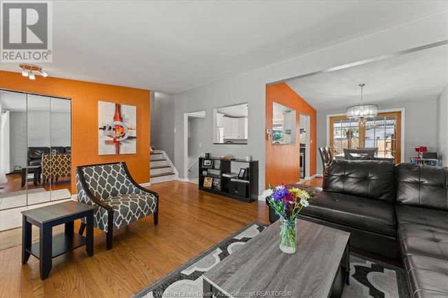 1568 St Gabriel Crt, Home with 3 bedrooms, 2 bathrooms and null parking in Windsor ON | Image 15