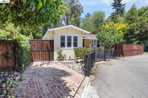 2521 Pleasant St, Oakland, CA, 94602-2124 | Card Image
