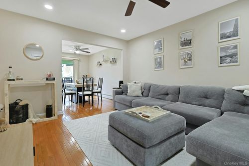 59-59 Sierra Vista Ln, Valley Cottage, NY, 10989-2701 | Card Image