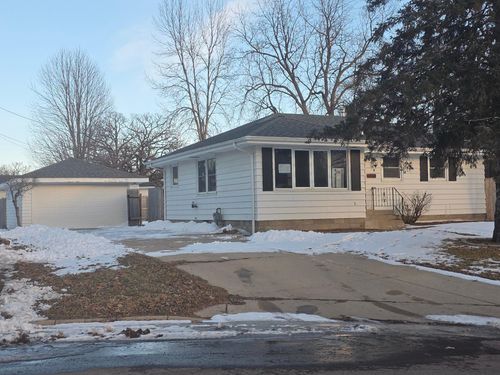 729 Elm Ct, Le Sueur, MN, 56058-2237 | Card Image