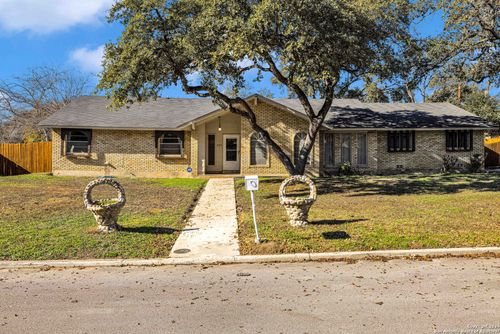 200 Shalimar Dr, Castle Hills, TX, 78213-2607 | Card Image