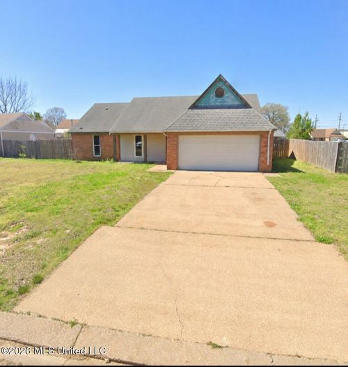 114 Apple St, Senatobia, MS, 38668-2334 | Card Image