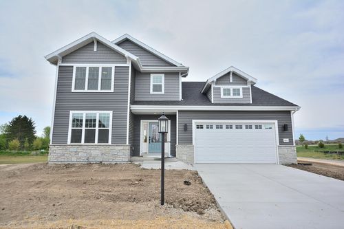 641 Standing Stone Dr, Waukesha, WI, 53189-5660 | Card Image