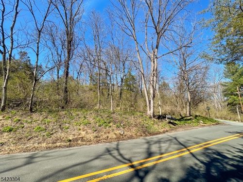 569 Ervey Rd, Andover, NJ, 07821-5626 | Card Image
