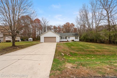 23304 Elmgrove St, Farmington Hills, MI, 48336-3720 | Card Image